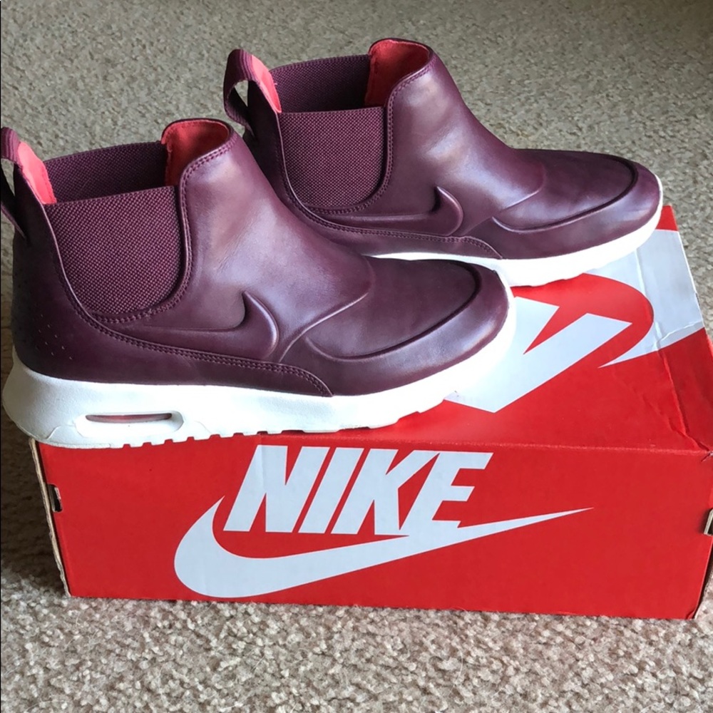 Women’s Nike Air Max Thea Mid (7.5)